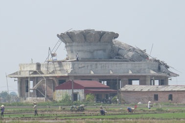 Vụ tượng Phật đổ sập: Không có nhà thầu giám sát thi công