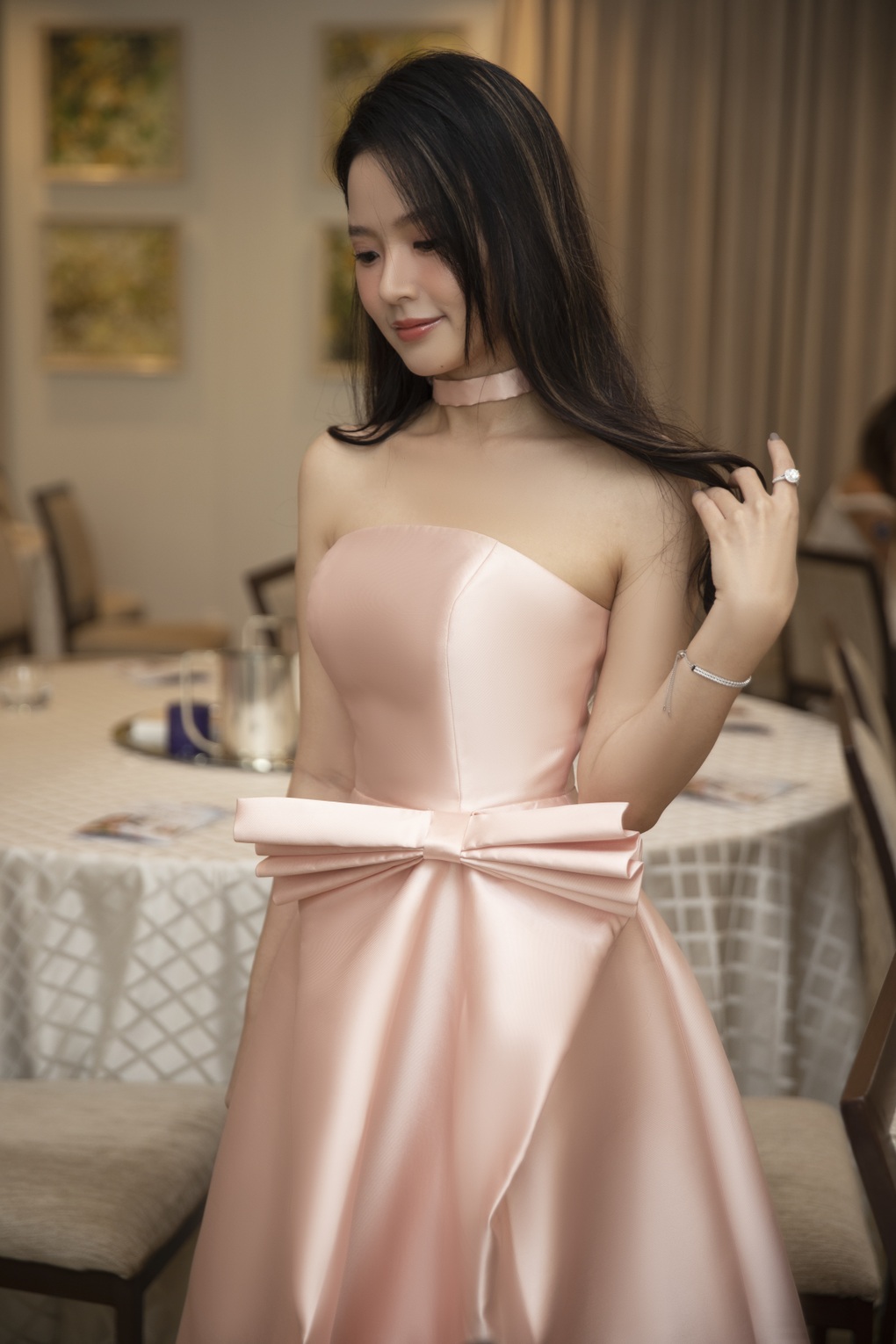 Midu diện đầm cúp ngực, đọ sắc cùng Hoa hậu Ngọc Diễm, MC Kiều Ngân - 4 Midu diện đầm cúp ngực, đọ sắc cùng Hoa hậu Ngọc Diễm, MC Kiều Ngân - 4