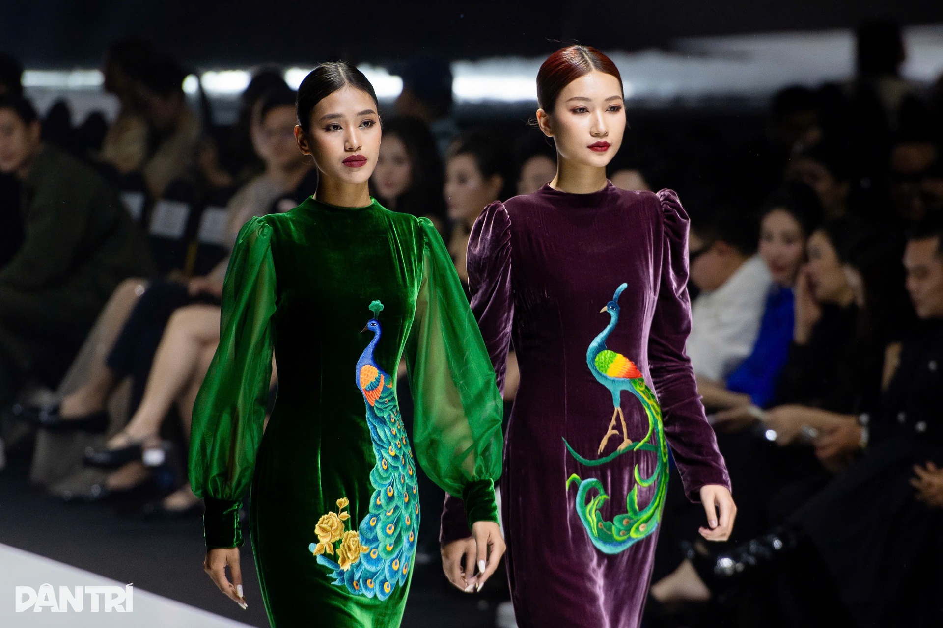 Dàn người mẫu quái vật Labubu gây sốt trên sàn diễn thời trang - 20