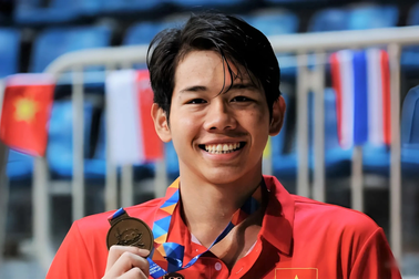 Em trai Ánh Viên phá kỷ lục 13 năm ở Đại hội Thể thao học sinh Đông Nam Á