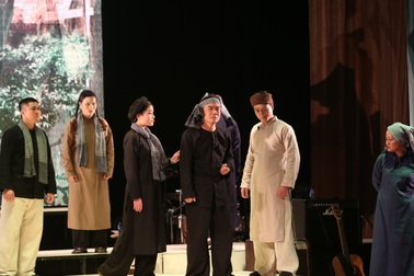 Vở cải lương “Hừng đông” đưa thế hệ trẻ sống lại với lịch sử