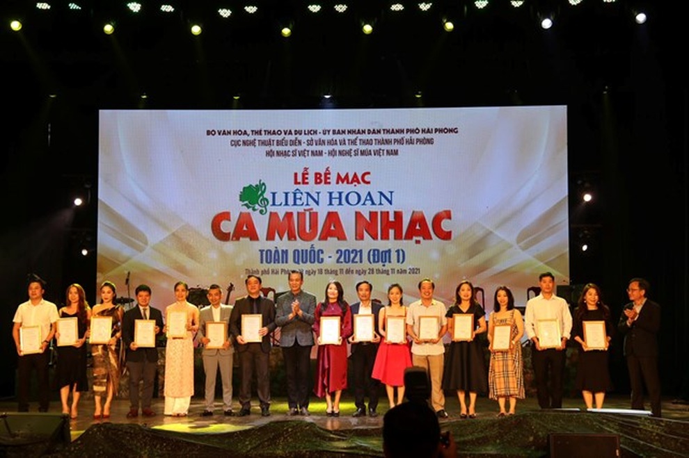 Bế mạc Liên hoan Ca Múa Nhạc toàn quốc - 2 Bế mạc Liên hoan Ca Múa Nhạc toàn quốc - 2