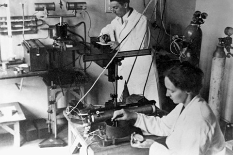 Lịch sử Nobel và những bất ngờ