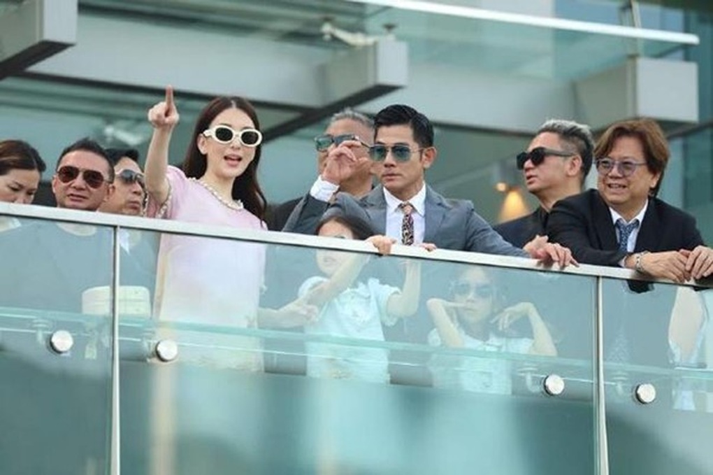 Quách Phú Thành ở tuổi 60: Phong độ, làm việc không nghỉ, sắp đón con thứ 3 - 1 Quách Phú Thành ở tuổi 60: Phong độ, làm việc không nghỉ, sắp đón con thứ 3