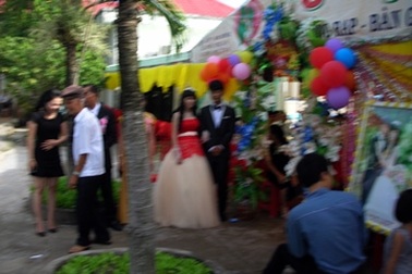 Chủ tịch xã tổ chức lễ vu quy cho con gái chưa đầy 16 tuổi