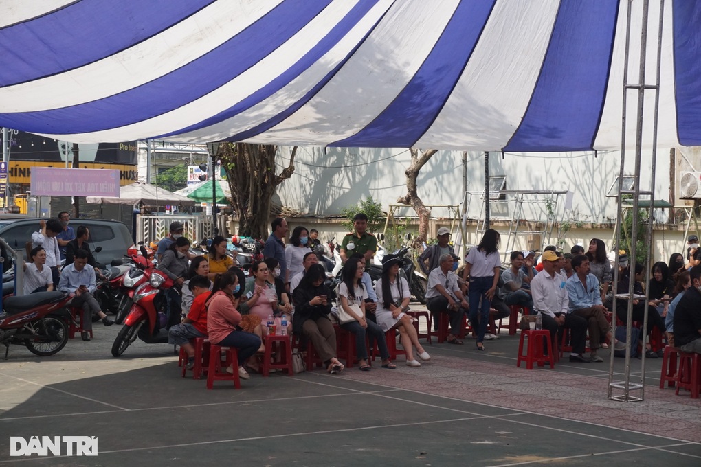 Đánh nữ gác chắn đường sắt vì bị nhắc nhở, 3 bị cáo lãnh án tù - 3 Đánh nữ gác chắn đường sắt vì bị nhắc nhở, 3 bị cáo lãnh án tù - 3