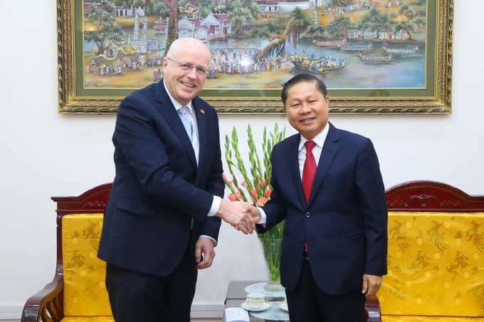 Thứ trưởng Lê Tấn Dũng và Ngài Keijo Norvanto - Đại sứ Cộng hòa Phần Lan tại Việt Nam