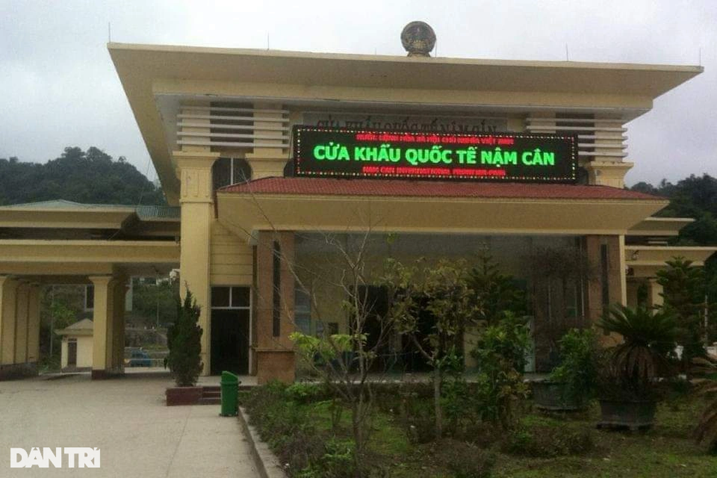 Vụ 3 cán bộ hải quan nghi nhận hối lộ: Bắt nữ lãnh đạo doanh nghiệp - 2 Vụ 3 cán bộ hải quan nghi nhận hối lộ: Bắt nữ lãnh đạo doanh nghiệp - 2