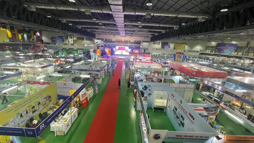 Hàng trăm doanh nghiệp tham gia hội chợ triển lãm Việt - Lào - 3 Hàng trăm doanh nghiệp tham gia hội chợ triển lãm Việt - Lào - 3
