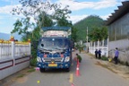 Tài xế ô tô lùi xe không quan sát khiến 2 cháu bé tử vong