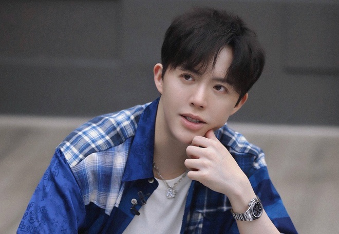 Lý Vân Địch bị bắt vì mua dâm: Sự sụp đổ của một nghệ sĩ có hình tượng đẹp - 3 Lý Vân Địch bị bắt vì mua dâm: Sự sụp đổ của một nghệ sĩ có hình tượng đẹp - 3