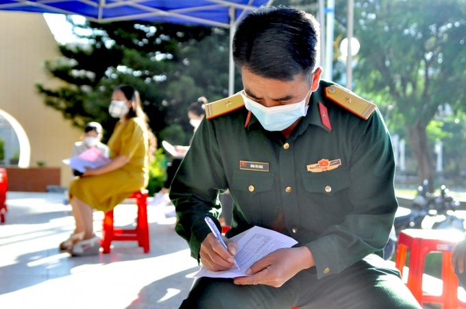 Thiếu tá Nông Văn Hùng thuộc Ban Chỉ huy Quân sự thành phố Pleiku đã có hơn 10 lần tham gia hiến máu tình nguyện, nghĩa cử cao đẹp của người lính Cụ Hồ