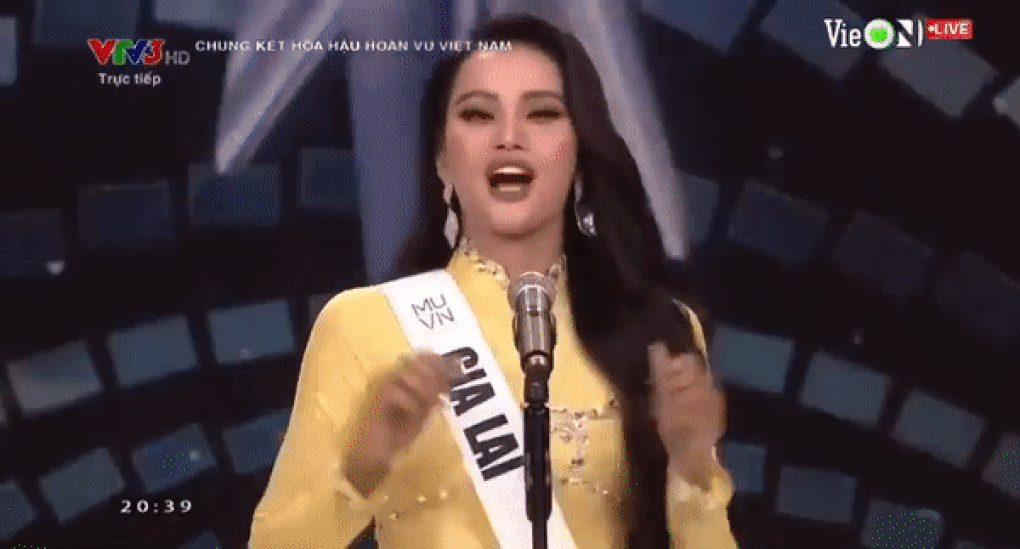 Ngán ngẩm việc người đẹp nói tiếng Anh ở chung kết Hoa hậu Hoàn vũ Việt Nam - 2 Ngán ngẩm việc người đẹp nói tiếng Anh ở chung kết Hoa hậu Hoàn vũ Việt Nam - 2