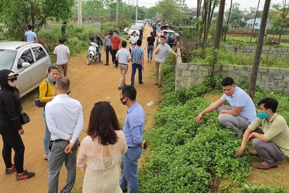 Ôm tiền chạy theo ông lớn bất động sản, nhà đầu tư lướt sóng sụt hố - 3 Ôm tiền chạy theo ông lớn bất động sản, nhà đầu tư lướt sóng sụt hố - 3