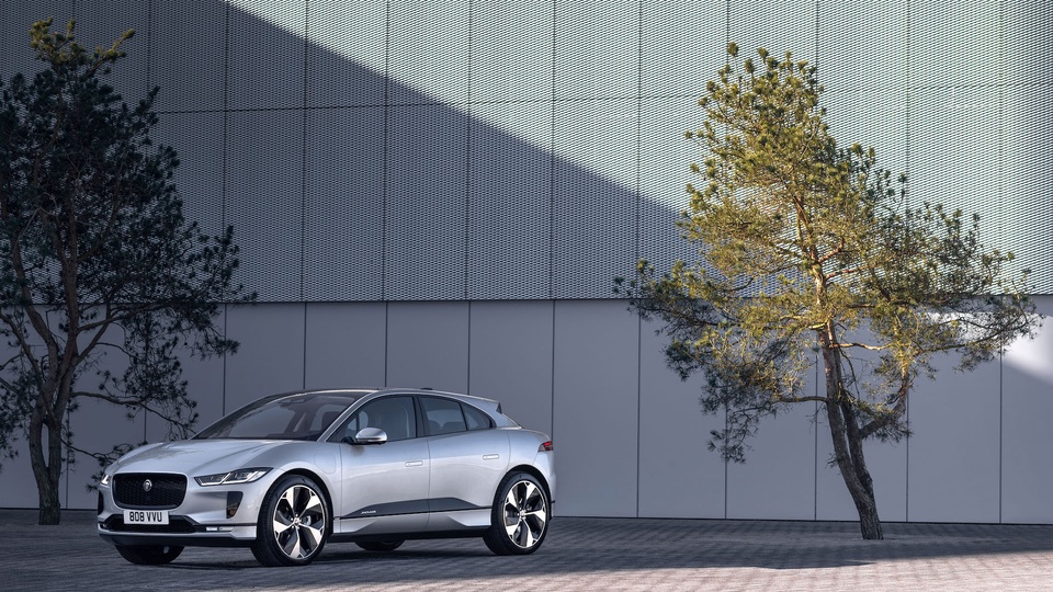 Jaguar I-Pace thông minh hơn, sạc điện nhanh hơn - 6 Jaguar I-Pace thông minh hơn, sạc điện nhanh hơn - 6