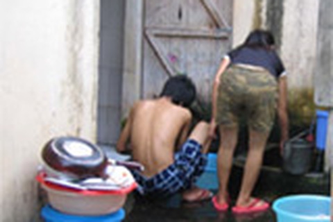 Ở một xóm “vợ chồng” 