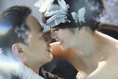 Đột nhập phòng tiệc của nữ ca sĩ bị bỏng Selina trước giờ G