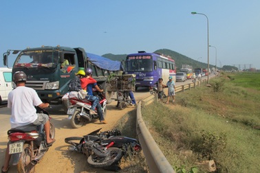 Tai nạn kinh hoàng, 2 người chết tại chỗ