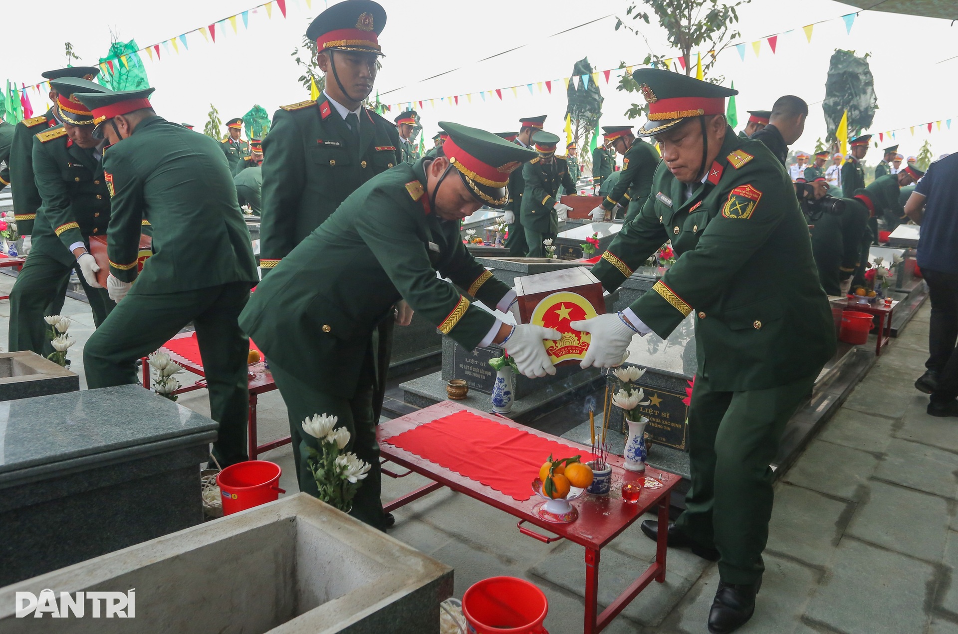 Phó Thủ tướng Thường trực Phạm Gia Túc dự lễ an táng 173 liệt sĩ ở Tây Ninh - 5 Phó Thủ tướng Thường trực Phạm Gia Túc dự lễ an táng 173 liệt sĩ ở Tây Ninh - 5