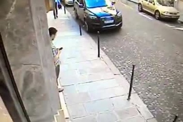 Hy hữu xe chở tài liệu mật quân sự Israel bị trộm trước mắt vệ sĩ