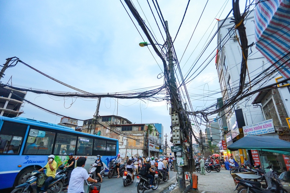 Rác trời “bủa vây” đường phố Hà Nội - 3 Rác trời “bủa vây” đường phố Hà Nội - 3