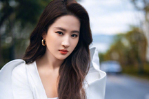 Nghi vấn "thần tiên tỷ tỷ" Lưu Diệc Phi bất hòa với dàn mỹ nhân Hoa ngữ