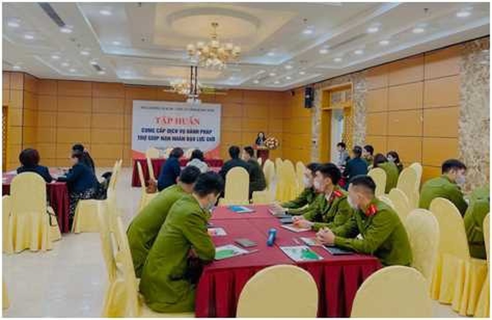 Tập huấn cung cấp dịch vụ hành pháp trợ giúp nạn nhân bạo lực giới - 1 Tập huấn cung cấp dịch vụ hành pháp trợ giúp nạn nhân bạo lực giới - 1