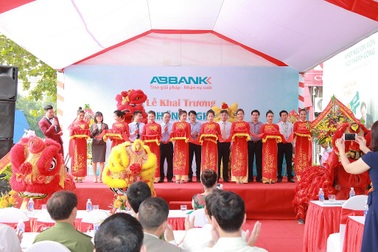 Ngân hàng đua mở rộng mạng lưới