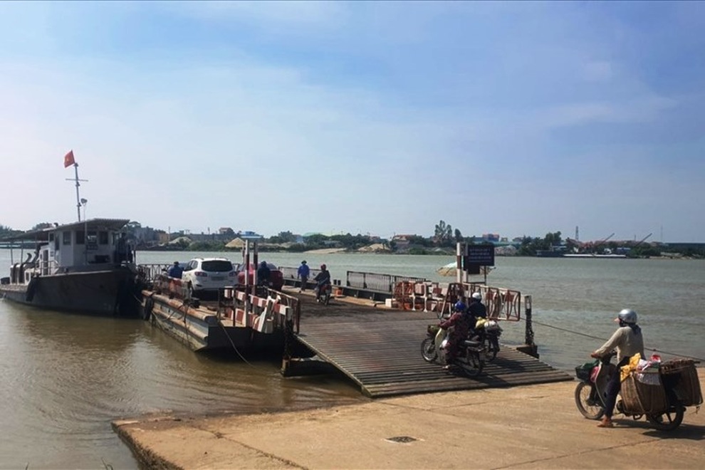 Tạm dừng hoạt động 7 bến phà, đò từ Thái Bình sang Nam Định - 1 Tạm dừng hoạt động 7 bến phà, đò từ Thái Bình sang Nam Định - 1