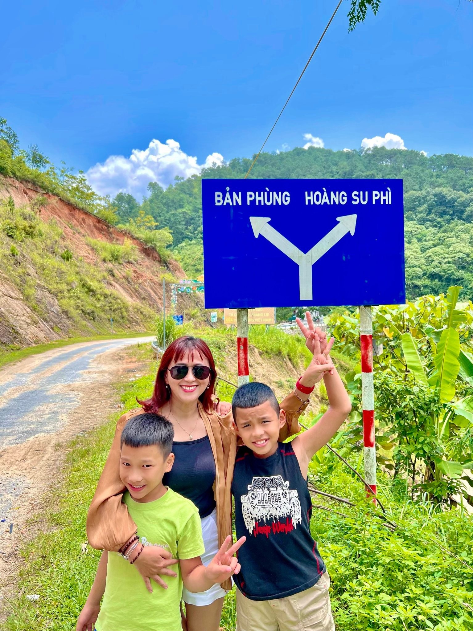 Cậu bé Nùng liệt 2 chân đổi đời nhờ người mẹ nuôi - 7 Cậu bé Nùng liệt 2 chân đổi đời nhờ người mẹ nuôi - 7