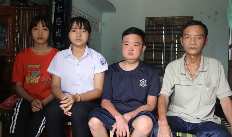 Người cha nghèo nghẹn ngào mong con trai được cứu trước khi mình qua đời - 1 Người cha nghèo nghẹn ngào mong con trai được cứu trước khi mình qua đời - 1