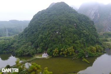 Xưởng sản xuất gang để chế tạo vũ khí trong hang đá