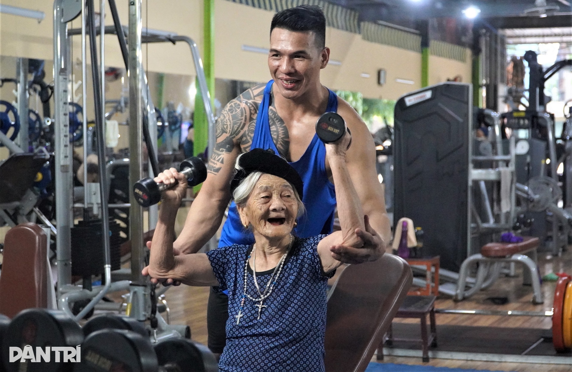 Cụ bà gần 100 tuổi hăng say lên xà, kéo tạ, chạy bộ mỗi ngày - 3 Cụ bà gần 100 tuổi hăng say lên xà, kéo tạ, chạy bộ mỗi ngày - 3