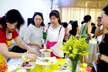 Khi nhà báo trổ tài… dao thớt