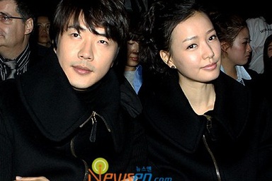 Vợ chồng Kwon Sang Woo “trốn” con đi chơi riêng