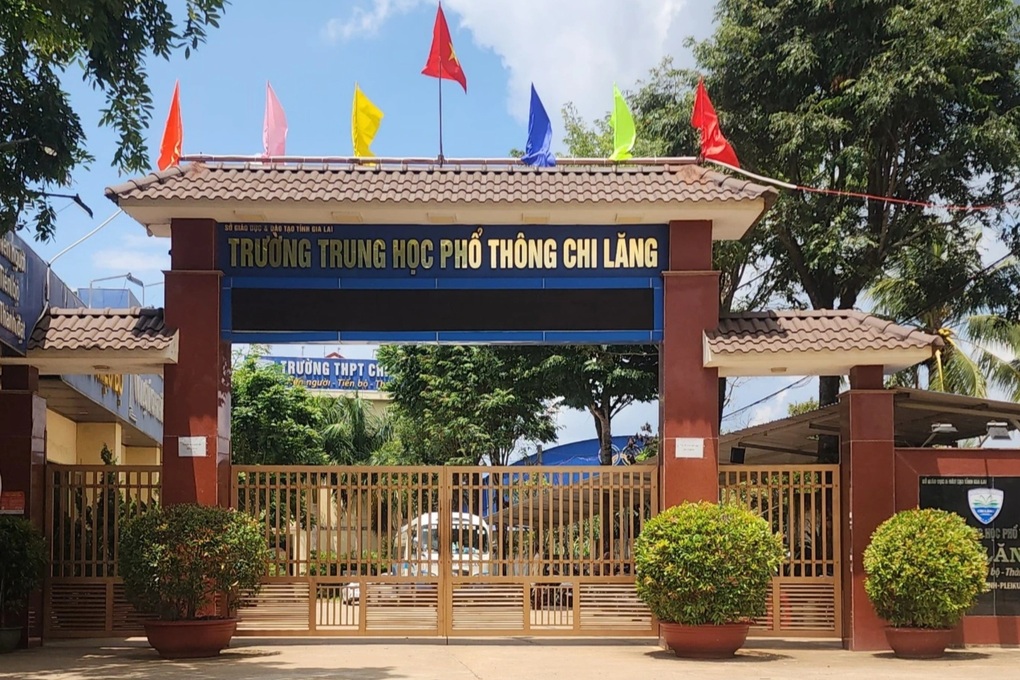 Vụ học sinh THPT nhập viện vì nôn ói: Phát hiện khuẩn E.coli - 1 Vụ học sinh THPT nhập viện vì nôn ói: Phát hiện khuẩn E.coli - 1