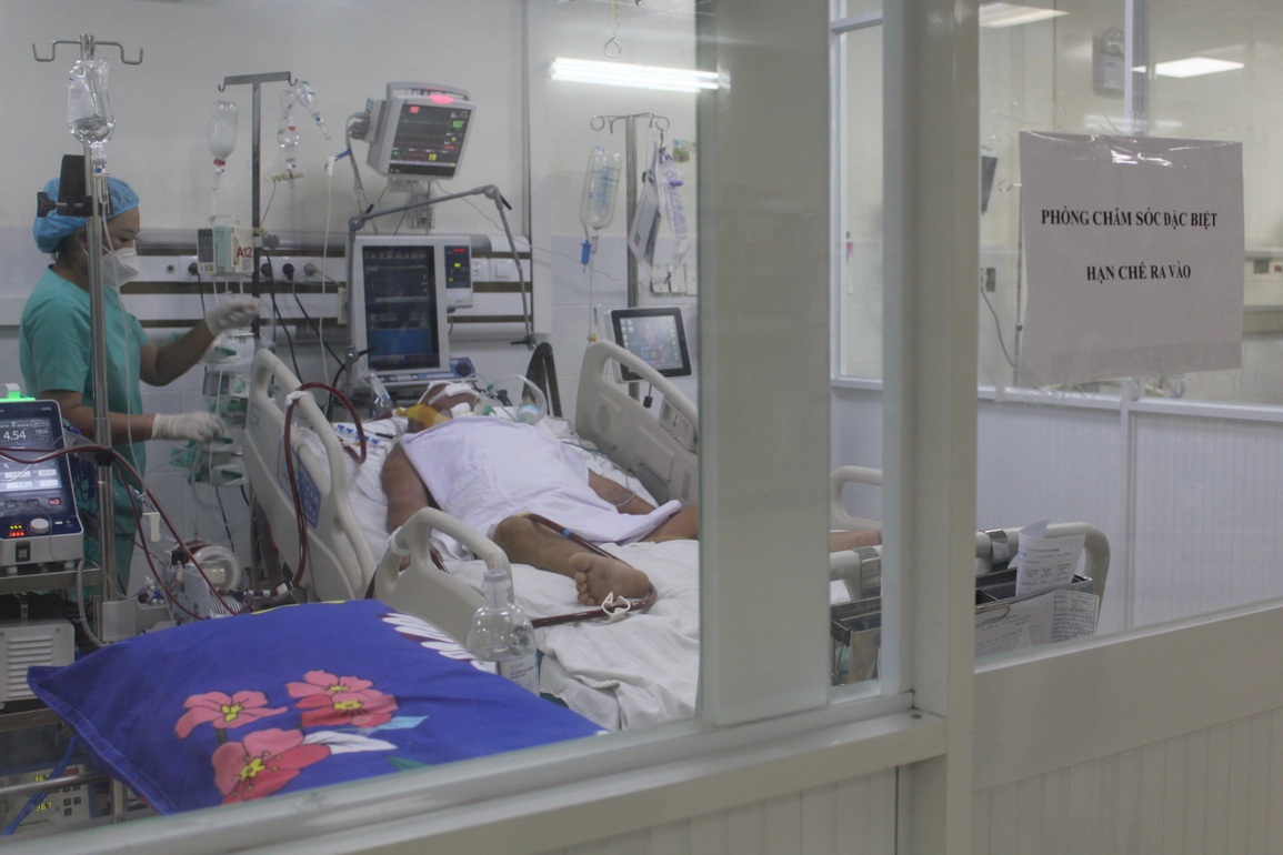 Bác sĩ kêu cứu cho người ngư dân bám biển Trường Sa đang nguy kịch - 4 Bác sĩ kêu cứu cho người ngư dân bám biển Trường Sa đang nguy kịch - 4