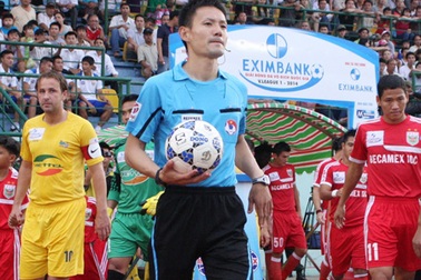 Trọng tài Nhật tạo ấn tượng tốt trong ngày đầu xuất hiện tại V-League