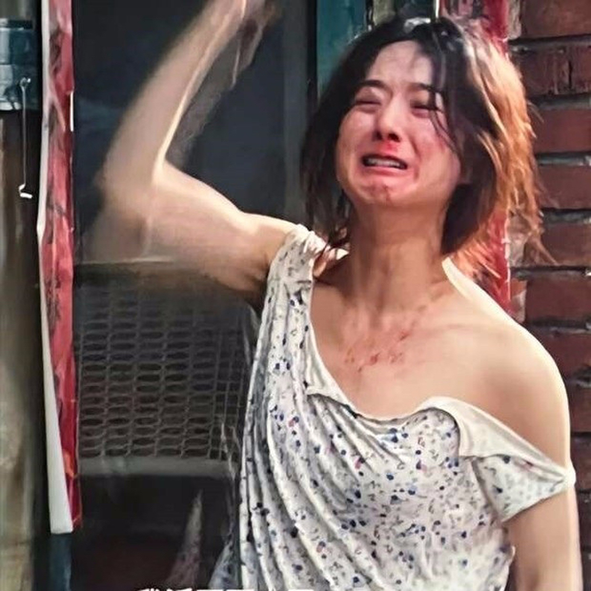 Triệu Lệ Dĩnh: Từ cô thôn nữ nghèo tới minh tinh có hàng chục nghìn tỷ đồng - 3 Triệu Lệ Dĩnh: Từ cô thôn nữ nghèo tới minh tinh có hàng chục nghìn tỷ đồng - 3