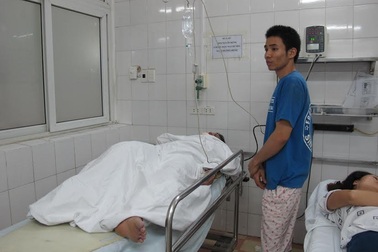 Vụ sập nhà: Cô gái 18 tuổi có nguy cơ bị cắt cụt chân