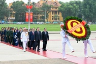 Lãnh đạo Đảng, Nhà nước vào Lăng viếng Bác nhân kỷ niệm ngày 30/4