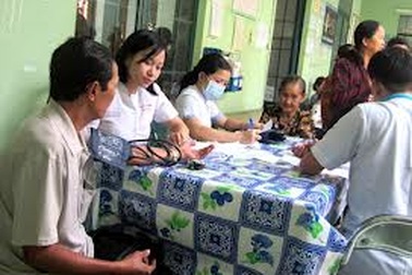 Cán bộ y tế xuống tuyến dưới được hưởng thêm 50% lương