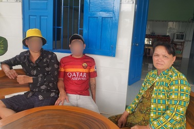 10 ngư dân hạnh phúc ngày trở về sau 9 tháng bị giam ở Trung Quốc