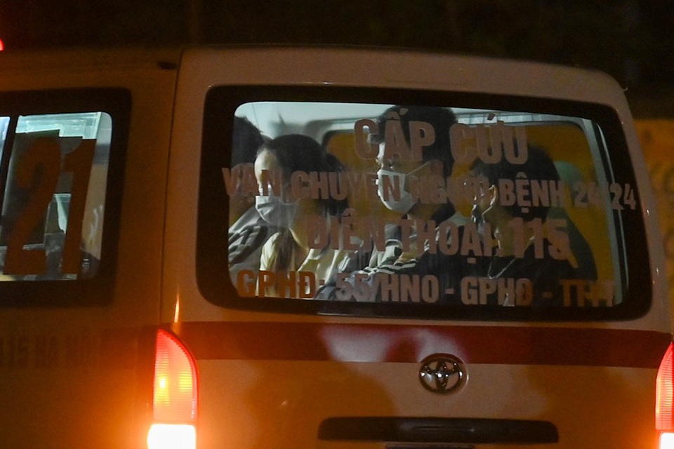 Hà Nội: Đưa các trường hợp F1 ở Đông Anh đi cách ly ngay trong đêm - 4 Hà Nội: Đưa các trường hợp F1 ở Đông Anh đi cách ly ngay trong đêm - 4