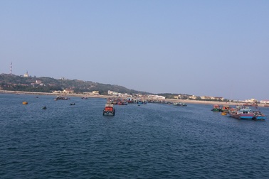 Ở đảo tiền tiêu ngày gió mùa