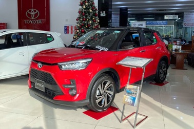 Toyota Raize tăng giá, đại lý còn "vòi" thêm khách 30 triệu đồng