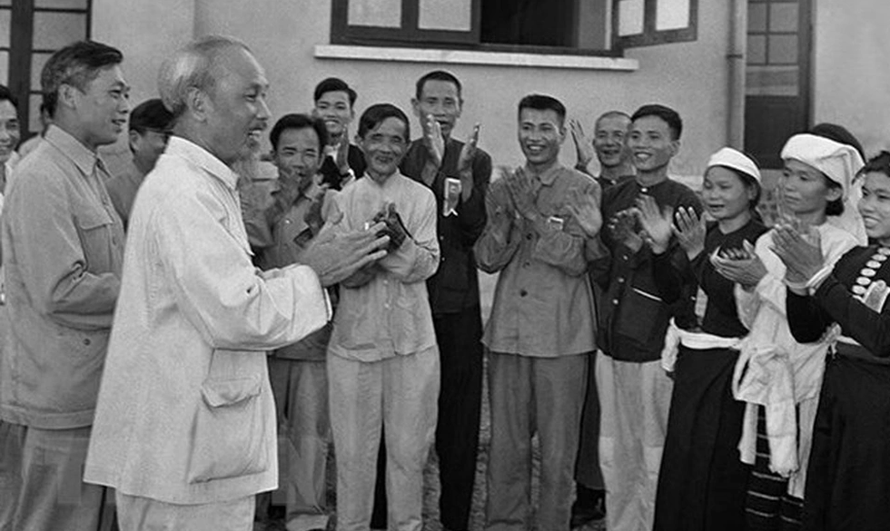 Học Bác, đừng quên vũ khí sắc bén tự phê bình và phê bình - 1 Học Bác, đừng quên vũ khí sắc bén tự phê bình và phê bình - 1