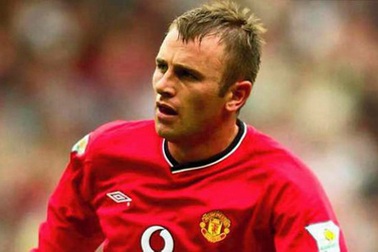 Tiêu thụ đồ ăn cắp, cựu cầu thủ MU phải “bóc lịch”