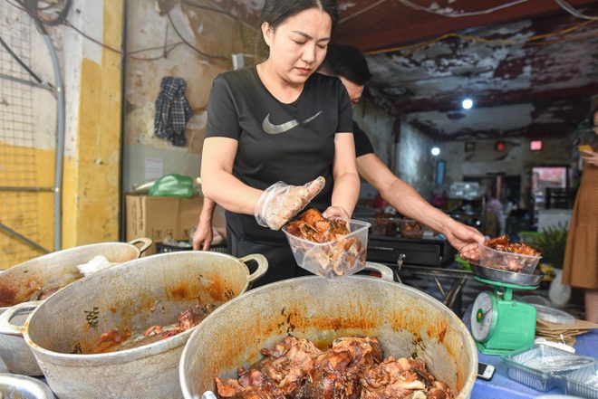 Bí mật quán cá kho phố cổ Hà Nội, bà chủ bán 200kg cá mỗi ngày - 14 Bí mật quán cá kho phố cổ Hà Nội, bà chủ bán 200kg cá mỗi ngày - 14