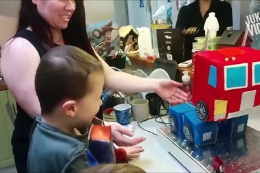 Chiếc bánh kem hình “người máy biến hình” cực kỳ độc đáo